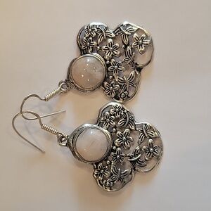 Pink stone and Silver tone flowers dangle earrings! Pretty!